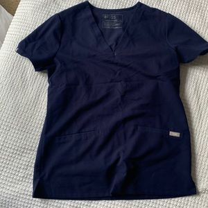 XS FIGS NAVY TWO POCKET SCRUB TOP